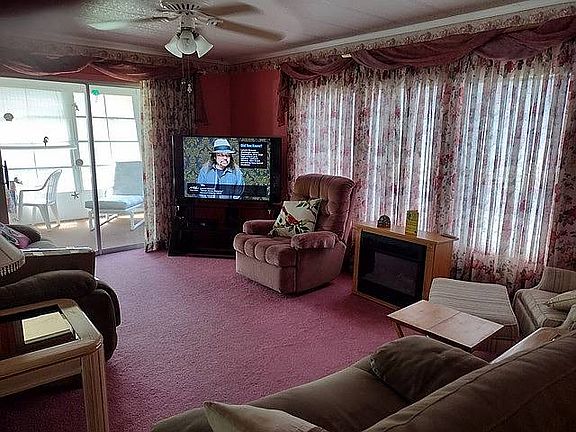 5th image of 3242 Country Ln
