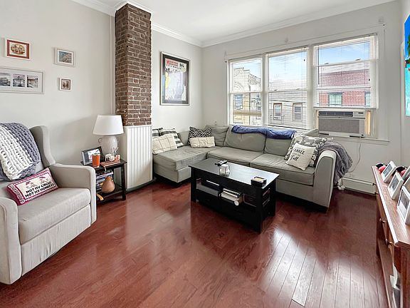 2nd image of 409 2nd St #3