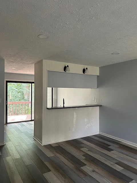 2 bed, 855 sqft, $1,450 — Photo 2
