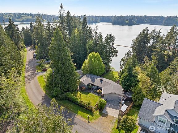 3rd image of 6949 Kellogg Drive NE