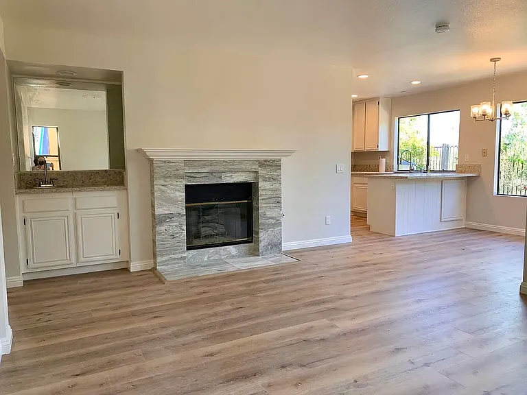 10725 Wallingford Rd — Photo 3