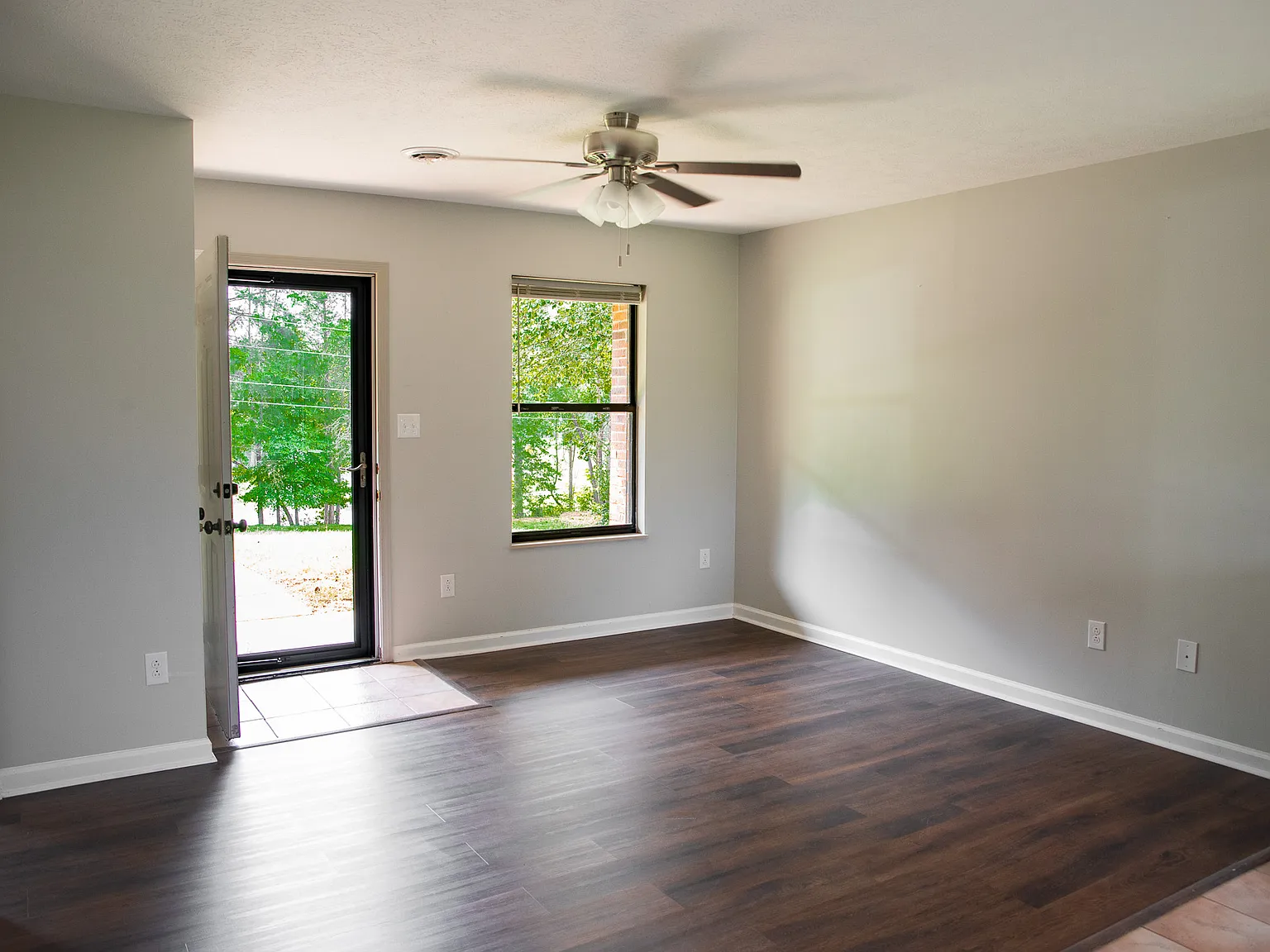 1204 Faith Ln — Photo 3