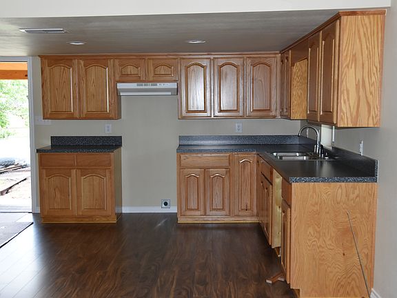Spacious Kitchen 