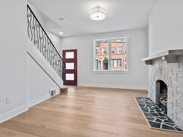1515 Arch St — Photo 15