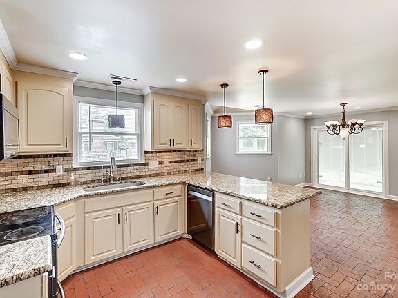3rd image of 1321 Hoffman Rd