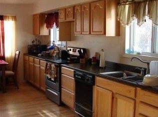 908 9th St, Rawlins, WY 82301