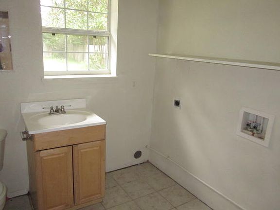 Mother in Law 1/2 bath W/D