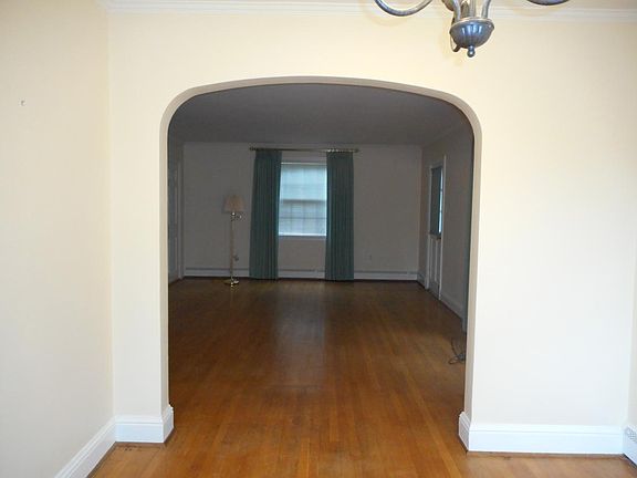 Dining Arch to Living