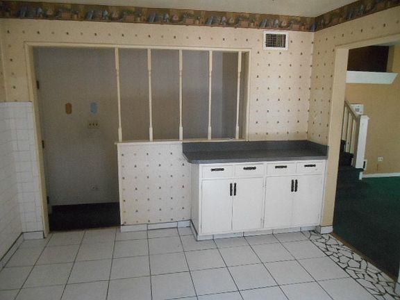 5th image of 4020 Prairie Ave