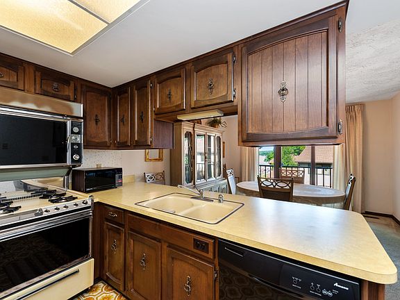 4th image of 1070 S Lake Shore Dr #11-B1