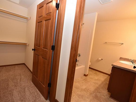4th image of 2635 Parkfield Dr