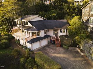 443 E 3rd St, Yachats, OR 97498