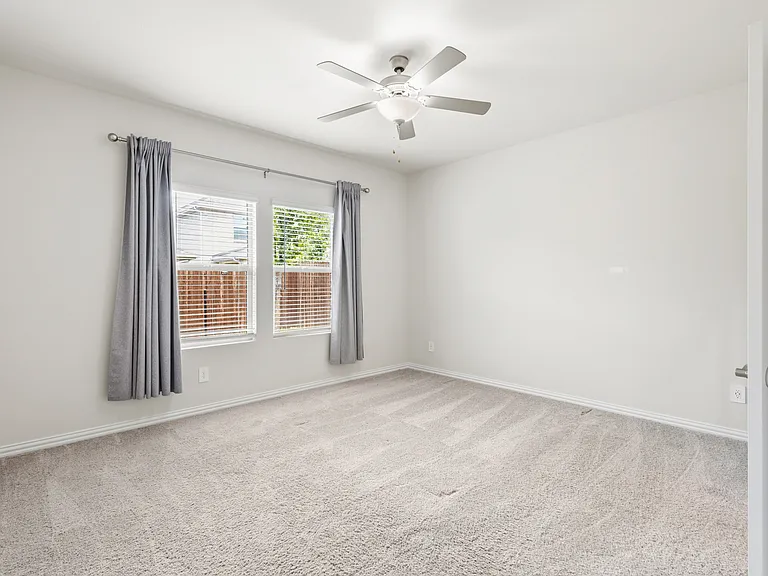 206 Goosewood Dr — Photo 6