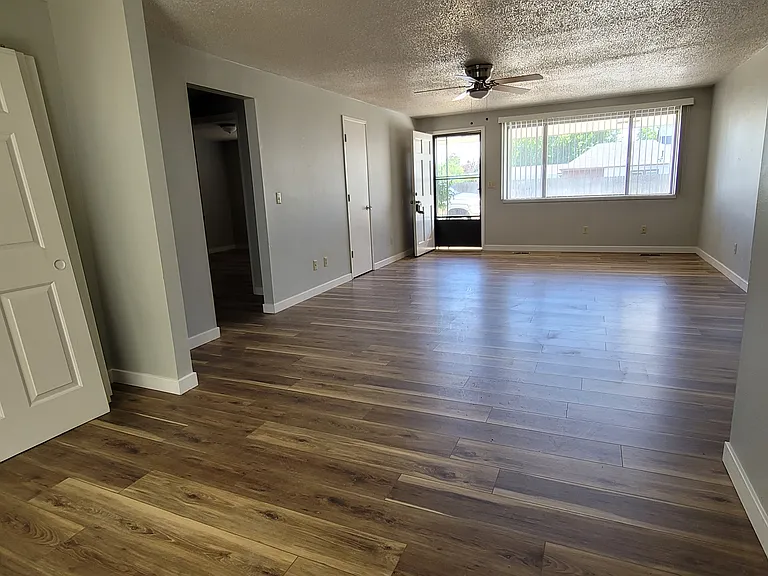 580 S 7th St — Photo 2