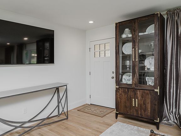 5th image of 3405 Hillway Dr