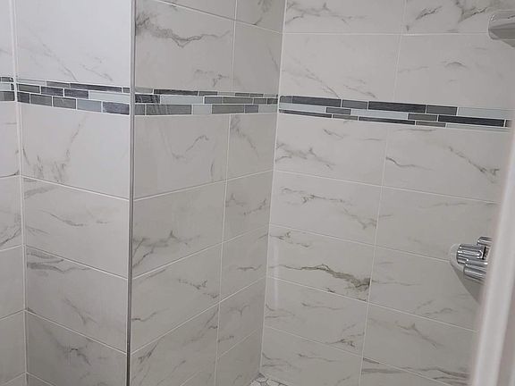 5th image of 1326 Adee Ave #1