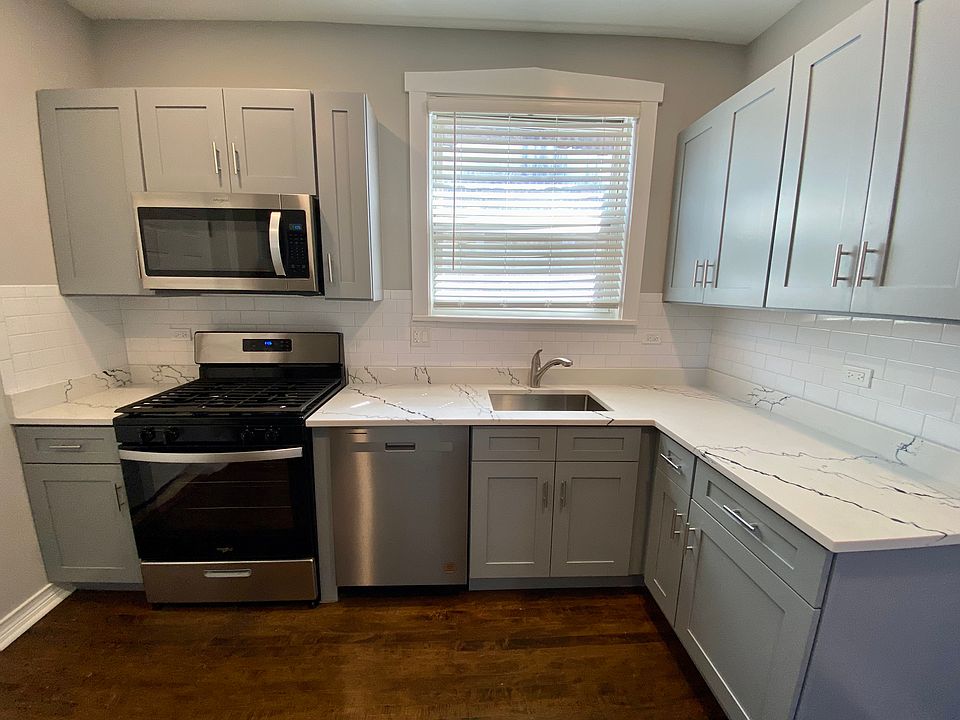1st image of 3218 W Eastwood Ave APT 2R