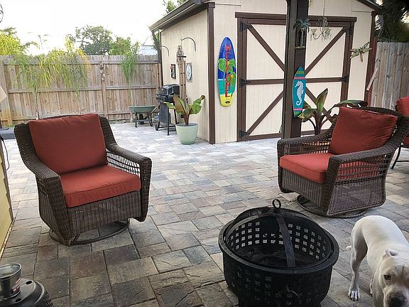 Covered patio with pavers
