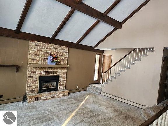 4th image of 207 N Plank Rd