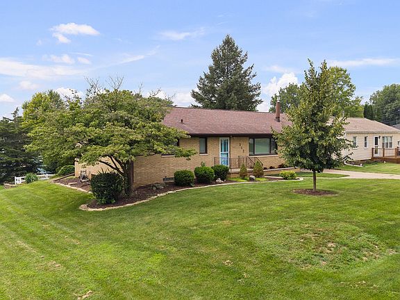 4th image of 242 Orchard Ct