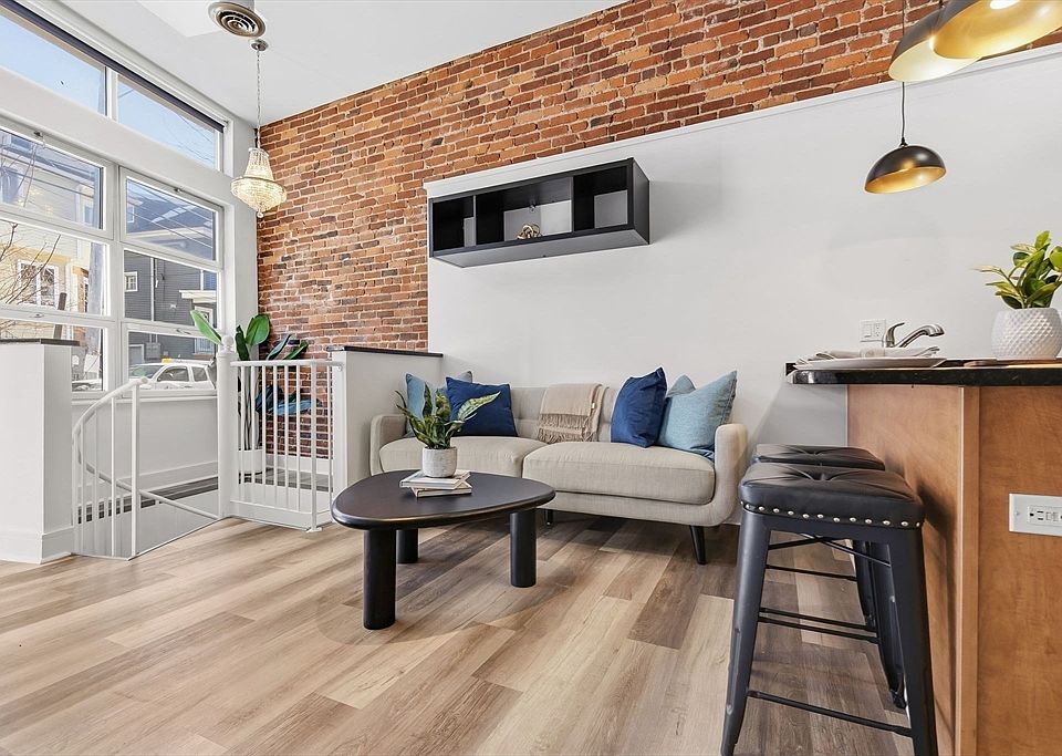 1st image of 150 North St #150