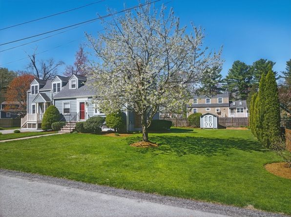13 Sunnyfield Rd, Bedford, MA 01730