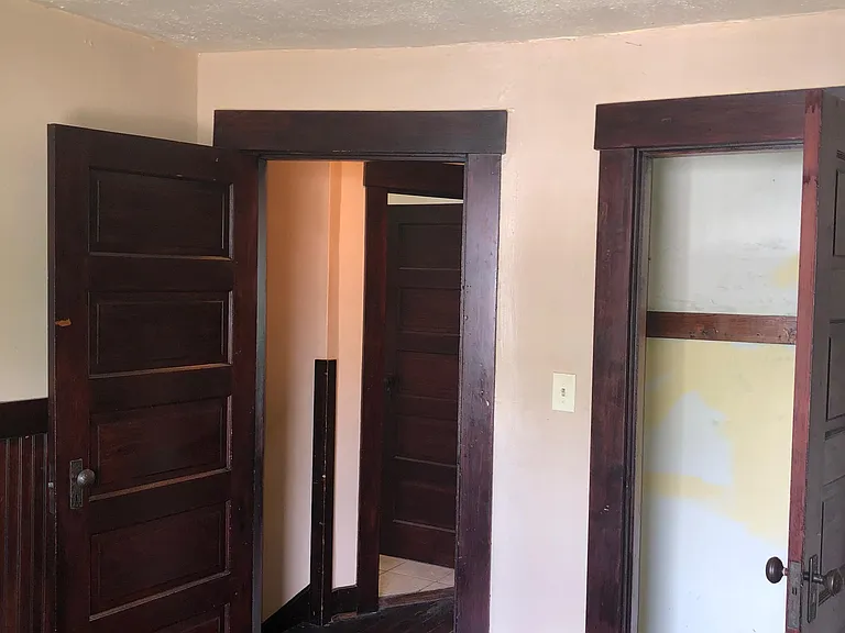 1820 Clarendon Ave — Photo 4
