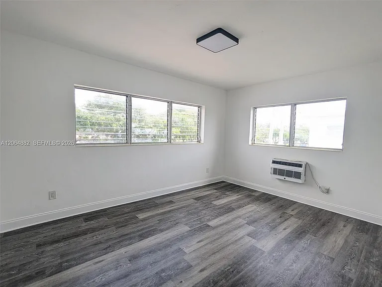 7805 Crespi Blvd #4 — Photo 7