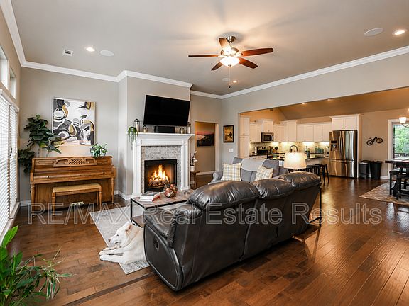 3rd image of 957 Piper St