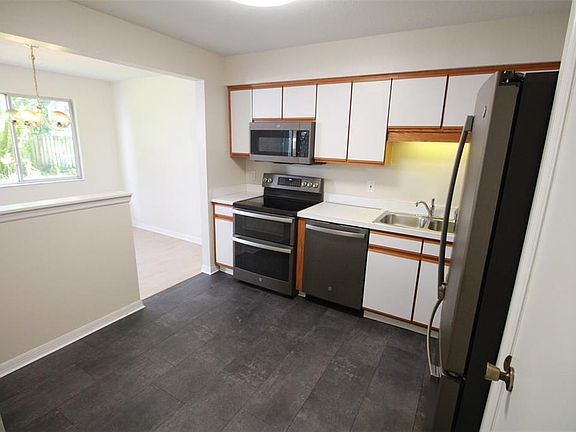 5th image of 5301 White Cliff Ln APT 2