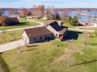 1 Oak Pt, Neoga, IL 62447