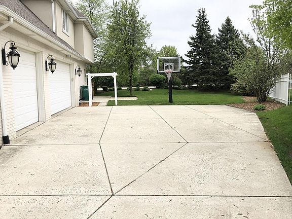 4th image of 15617 Somerglen Ct