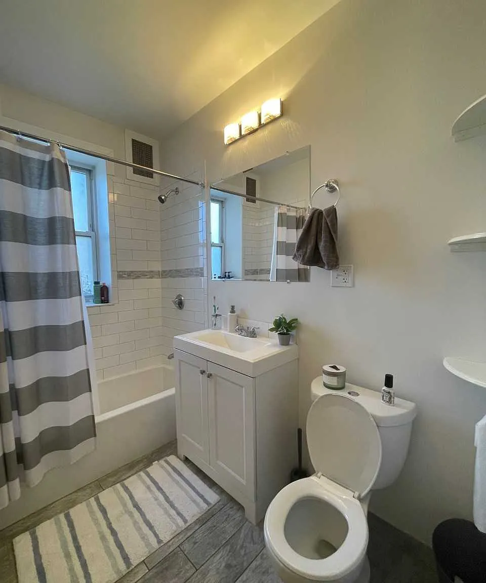 5 bed, $6,550 — Photo 1