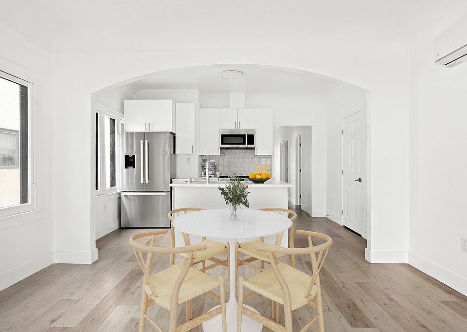 Dining area & Kitchen
