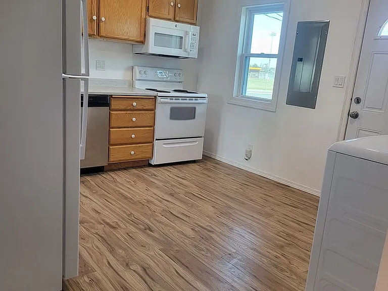 1003 W Cascade Ave — Photo 6