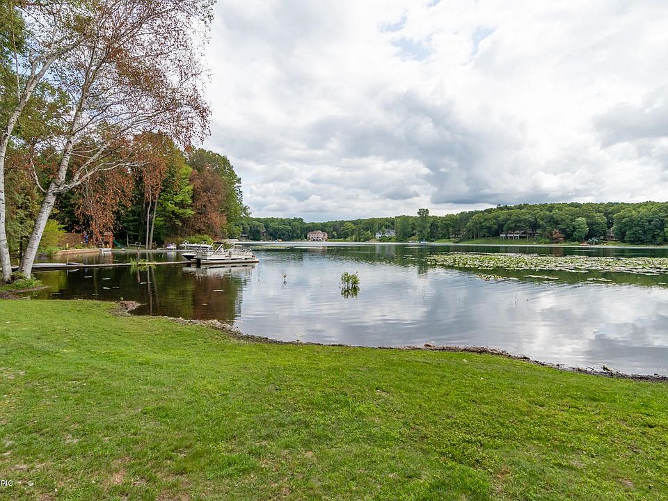 1st image of 1238 E Crooked Lake Dr
