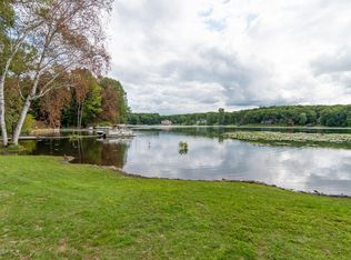 1238 E Crooked Lake Dr, Kalamazoo, MI 49009