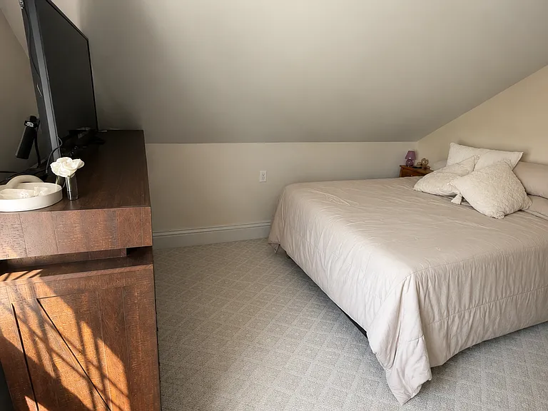 29 Eton Ave — Photo 4