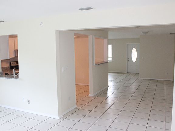 4th image of 1426 SE 18th St