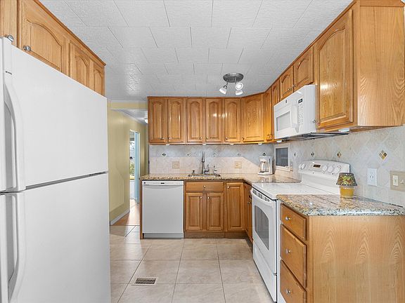 3rd image of 8630 SW 21st Court
