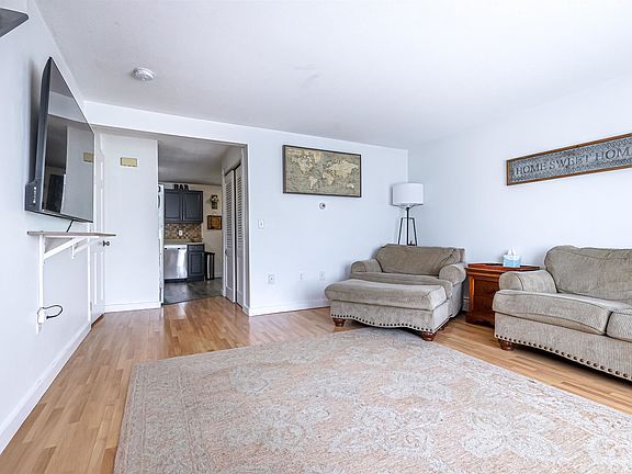 4th image of 16 Auclair Avenue