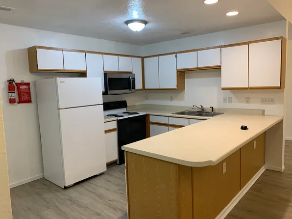 5168 Zenith Pkwy #2, Machesney Park, IL 61115