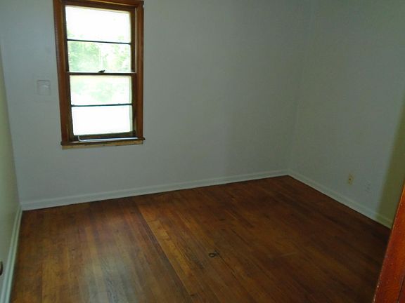 3rd image of 3117 NE 13th St