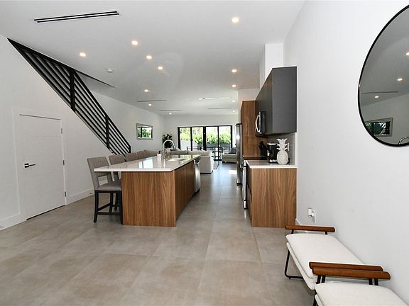 3rd image of 1116 NE 10th Avenue #1116