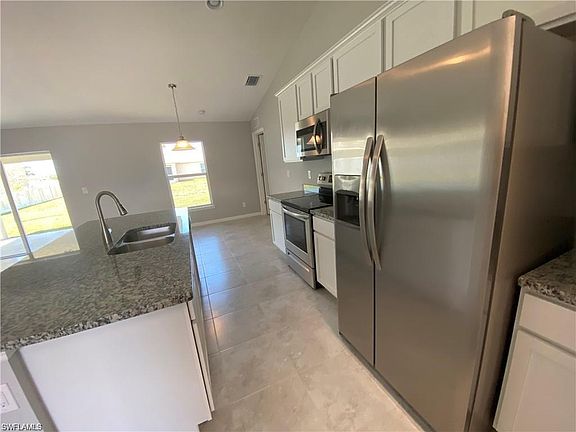 5th image of 2812 NE 2nd Pl