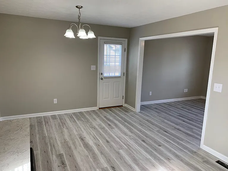 912 Pinoak Dr — Photo 6