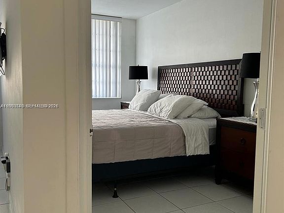 3rd image of 100 Lincoln Rd #437