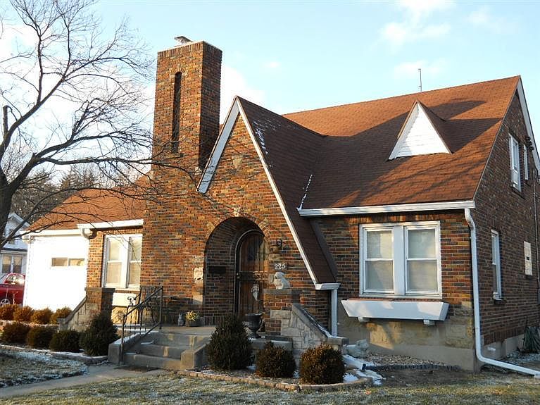 1st image of 225 W Dorothy Ln