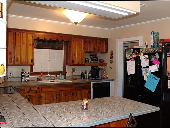 3rd image of 140 Woodland Dr