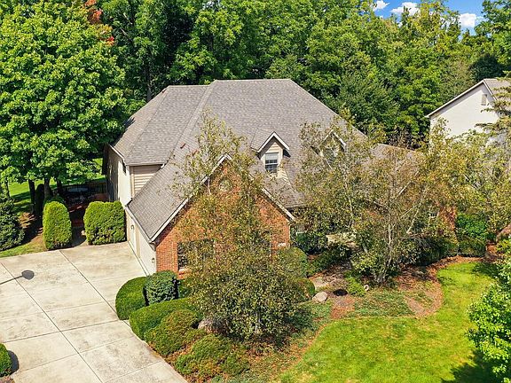 3rd image of 8828 Chateau Dr NW